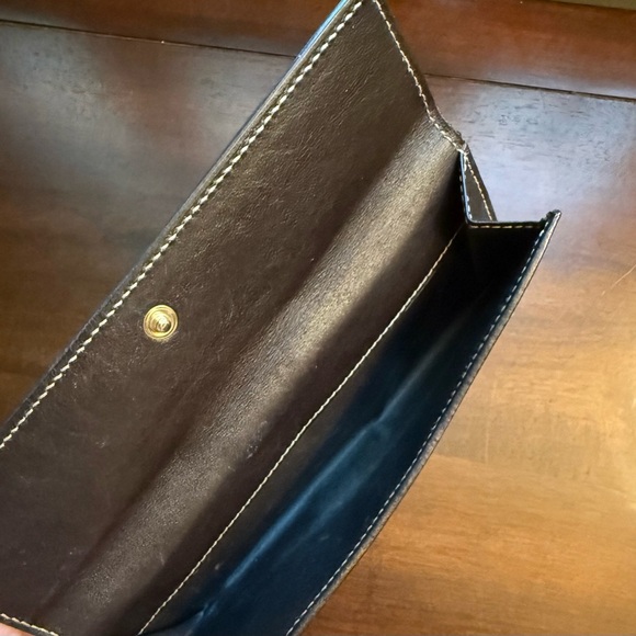 Authentic Gucci Heart Accent Brown and Beige Logo Long Wallet - Picture 5 of 9